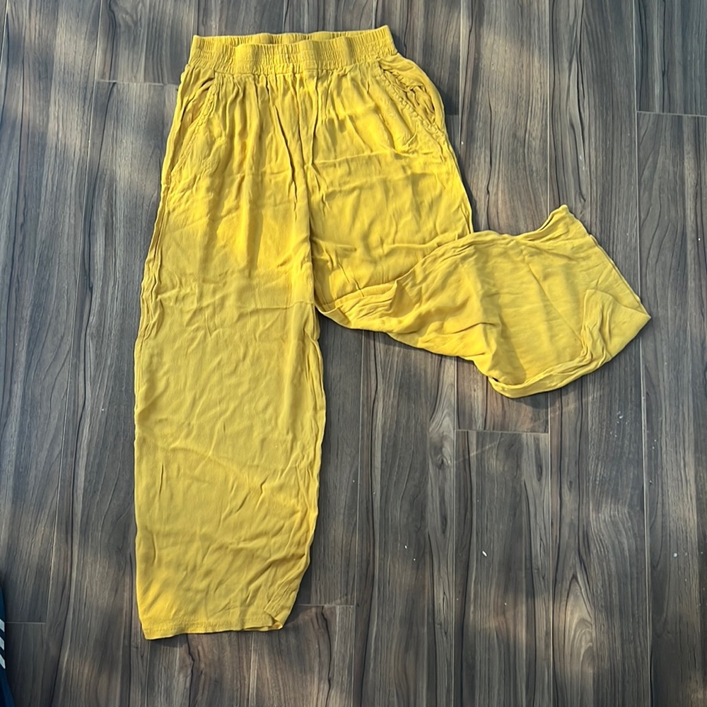 Cropped lightweight pants perfect for summer